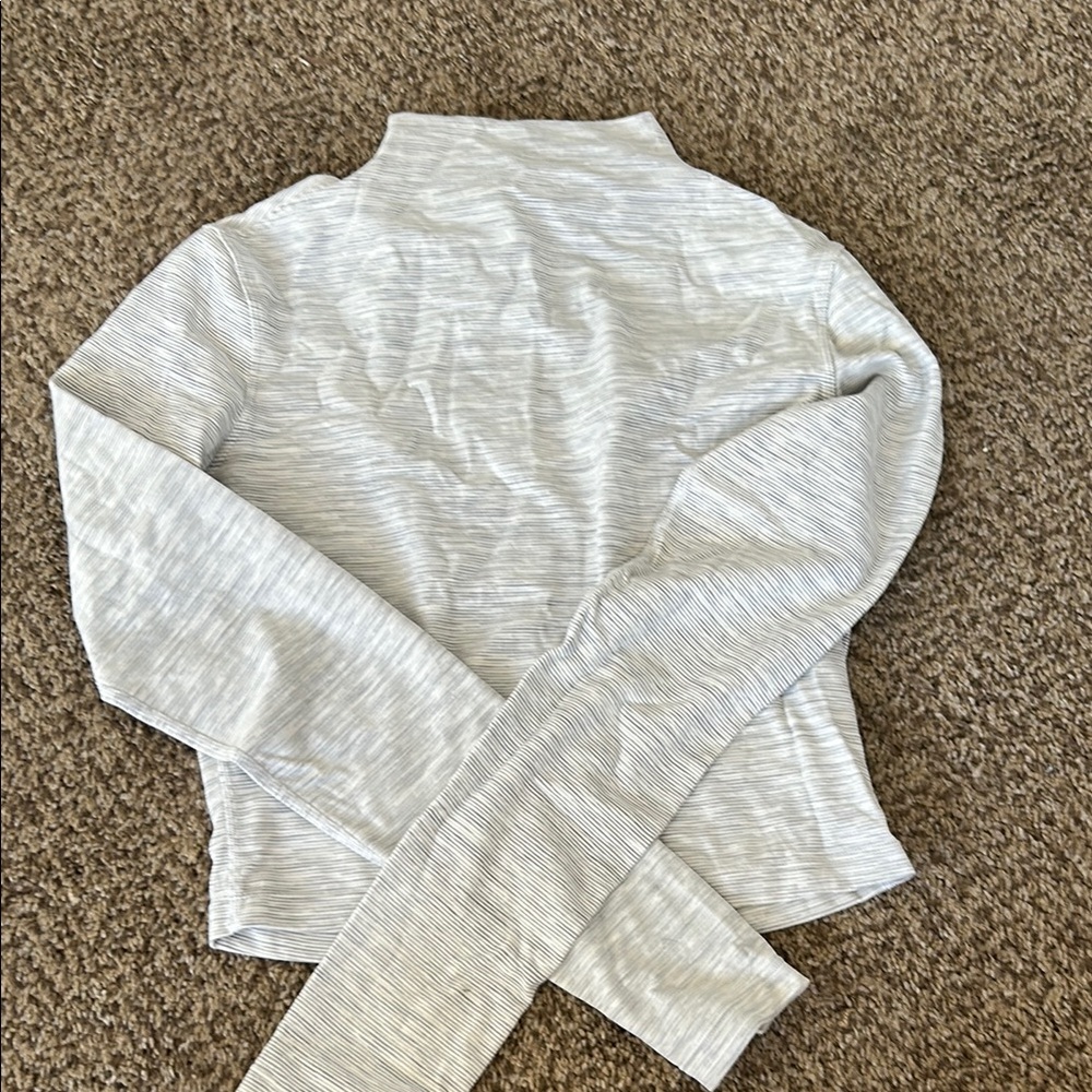 Lululemon cropped turtleneck long sleeve